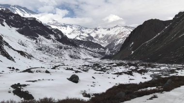 Dağ kar ve Santiago, Şili için vadi peyzaj