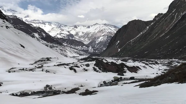 Dağ kar ve Santiago, Şili için vadi peyzaj