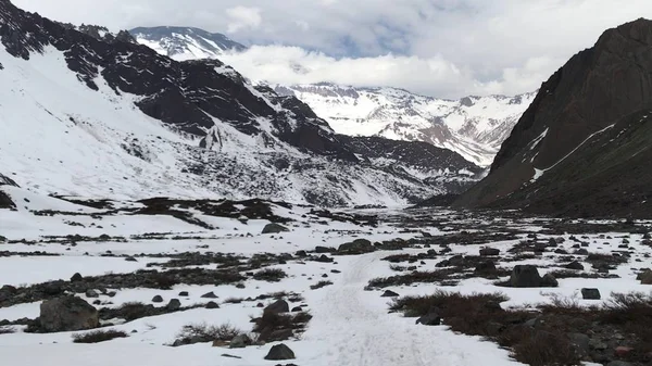 Dağ kar ve Santiago, Şili için vadi peyzaj