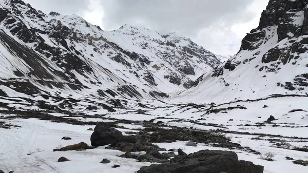 Paysage de neige de montagne et de vallée à Santiago, Chili — Photo