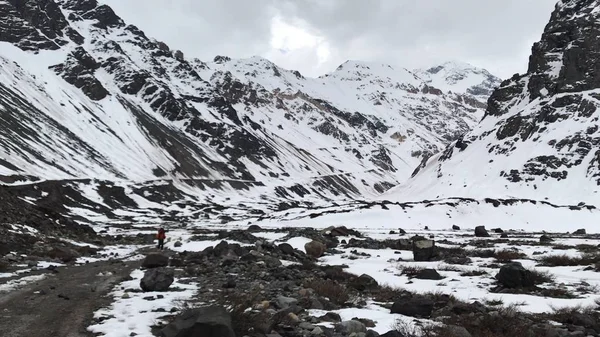 Dağ kar ve Santiago, Şili için vadi peyzaj