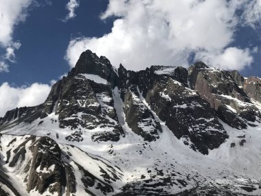 Dağ kar ve Santiago, Şili için vadi peyzaj