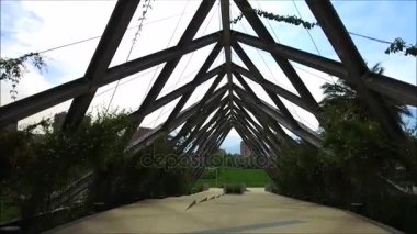 Santiago, Şili'deki bir demir köprü, yürümek-den geçerek