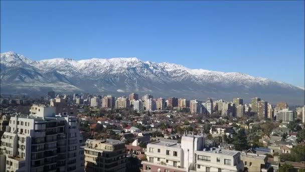 Luchtfoto van Santiago stad in Chili — Stockvideo