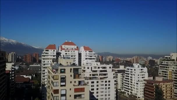 Vista aérea de la ciudad de Santiago en Chile — Vídeos de Stock