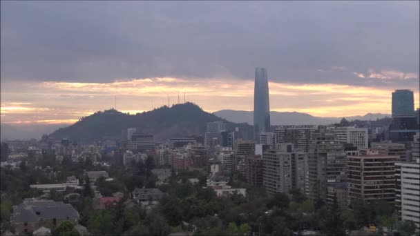 Widok z lotu ptaka na miasto Santiago w Chile — Wideo stockowe