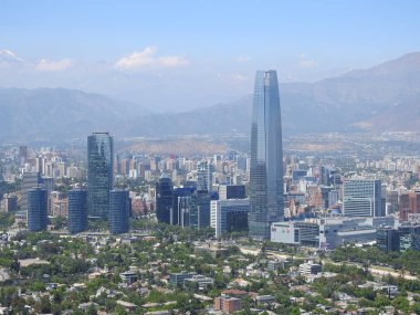 Santiago, Şili'deki skycrapers havadan görünümü