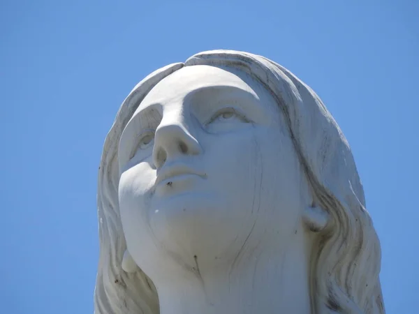 Estátua da mãe Maria em Santiago, Chile — Fotografia de Stock