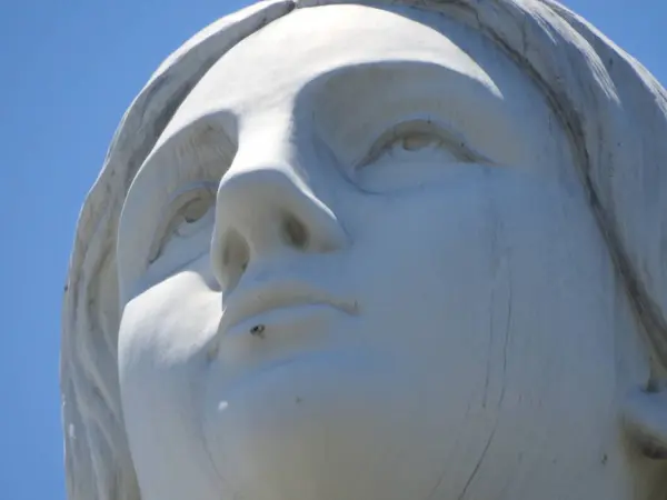 Estátua da mãe Maria em Santiago, Chile — Fotografia de Stock