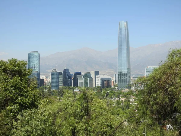 Santiago, Şili'deki skycrapers havadan görünümü