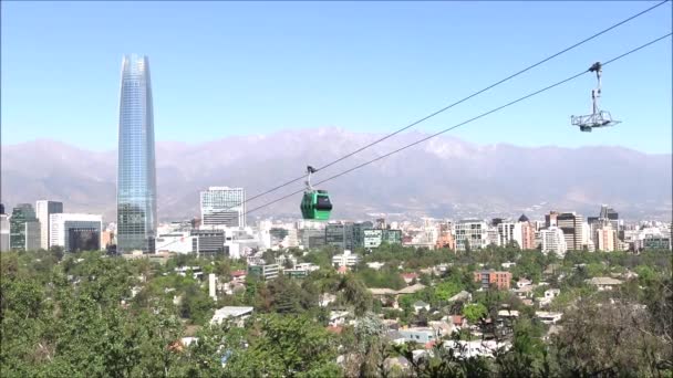 Balade en téléphérique en Santiago, le Chili — Video