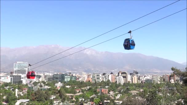 Passeio de teleférico em Santiago, Chile — Vídeo de Stock