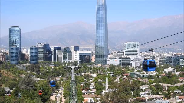 Balade en téléphérique en Santiago, le Chili — Video