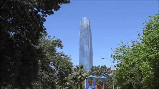 Stadtlandschaft und Wolkenkratzer in santiago, Chile — Stockvideo