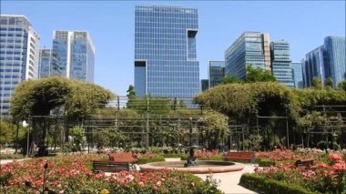 Gül Bahçesi ve Santiago, Şili'deki Araucano Park'ta Çeşmesi