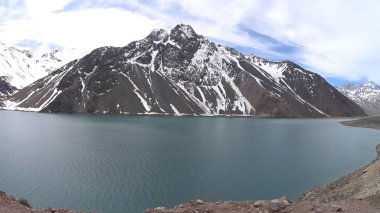 Dağ kar ve lagün Santiago, Chile