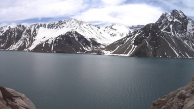 Dağ kar ve lagün Santiago, Chile