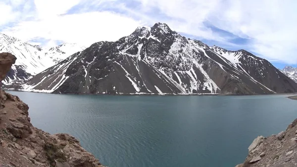 Dağ kar ve lagün Santiago, Chile