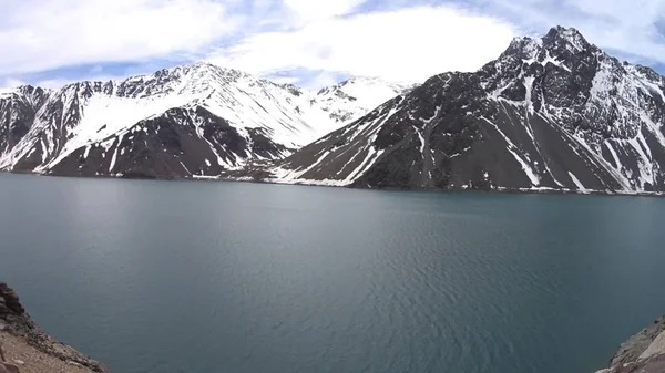 Dağ kar ve lagün Santiago, Chile