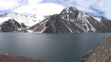 Dağ kar ve lagün Santiago, Chile