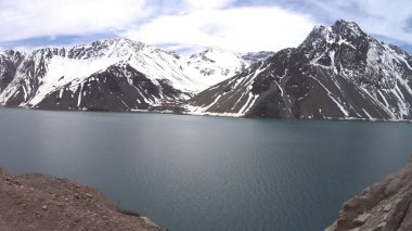 Dağ kar ve lagün Santiago, Chile