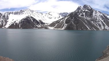 Dağ kar ve lagün Santiago, Chile