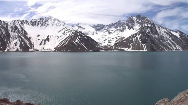 Dağ kar ve lagün Santiago, Chile