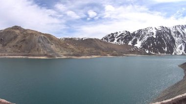 Dağ kar ve lagün Santiago, Chile