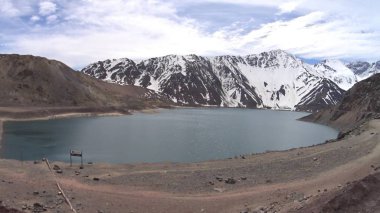 Dağ kar ve lagün Santiago, Chile