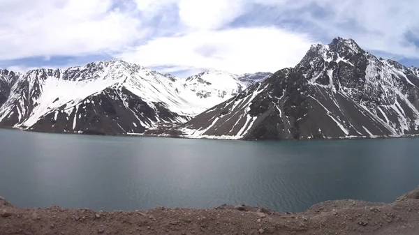 智利圣地亚哥的高山雪和泻湖 — 图库照片