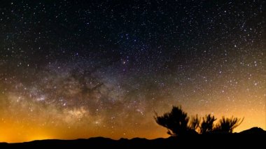 Star iz ve Samanyolu içinde Şili Atacama Çölü 