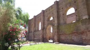Eski bir kilise tarafından Santiago, Şili depreminde yıkılmış 