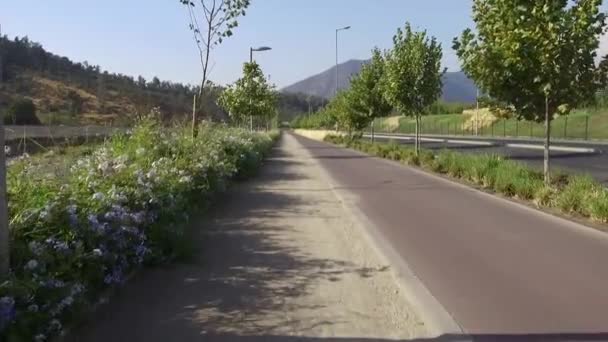 Fietsen Weg Bij Rivier Bank Santiago Chili — Stockvideo