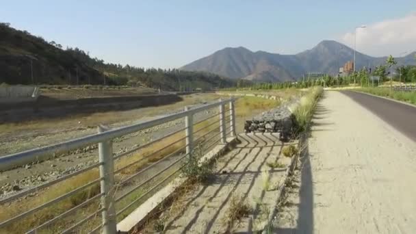 산티아고 칠레에서 둑에서 자전거도 — 비디오