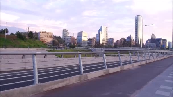 Carretera Ciclismo Orilla Del Río Santiago Chile — Vídeo de stock