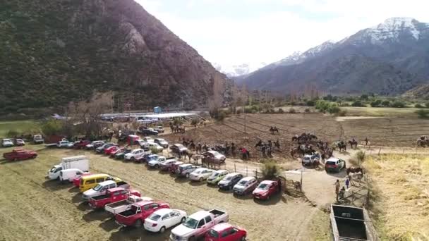 Vista Aérea Atividade Treinamento Cavalos Vale Montanha Chile — Vídeo de Stock