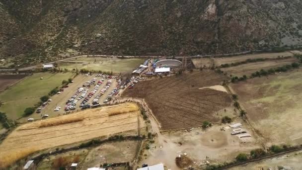 Vista Aérea Actividad Entrenamiento Caballos Valle Montañoso Chile — Vídeo de stock