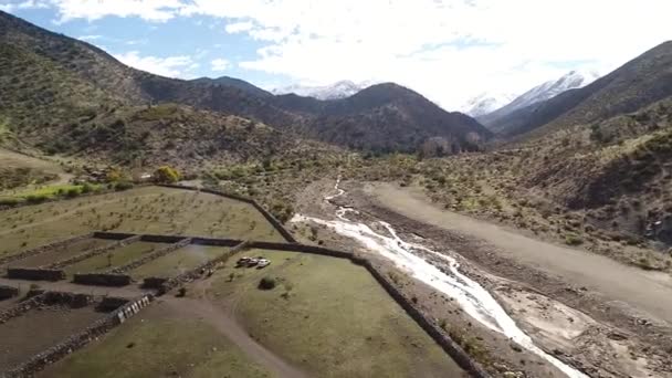 Vista Aérea Actividad Entrenamiento Caballos Valle Montañoso Chile — Vídeo de stock