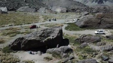 Dağ manzarası ve Şili kayalarda havadan görünümü