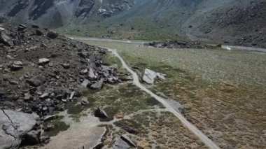 Dağ manzarası ve Şili kayalarda havadan görünümü