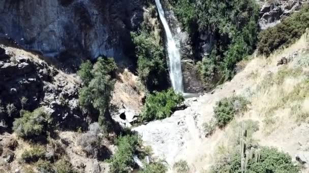 Flygfoto Över Vattenfall Och Skog Santiago Chile — Stockvideo
