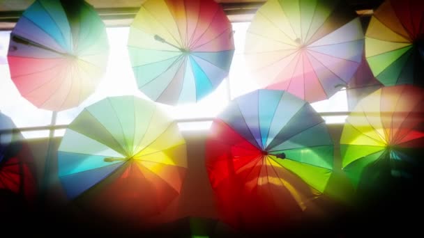 Kolorowe parasole tło — Wideo stockowe