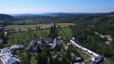 Polovragi Manastırı, Romanya, hava uçuş