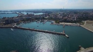 Constanta kıyı şeridi üzerinde uçuş endüstriyel Limanı, Romanya