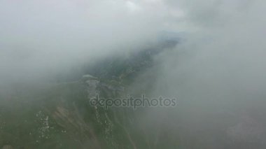Bulutlardan, Romanya reveiling Bucegi Dağları'nın havadan görünümü