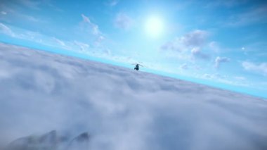 Bulutlar üzerinde uçan askeri helikopter