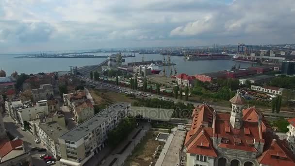 Vista aérea del puerto industrial de Constanta, Rumania — Vídeo de stock