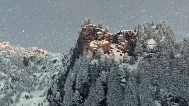 Monte Rushmore en invierno, nevando — Vídeos de Stock