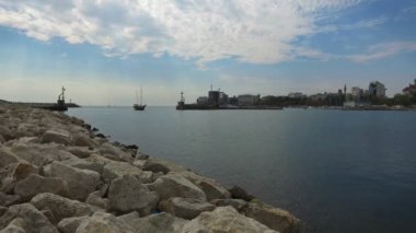 Köstence, Romanya körfeze giren gemi