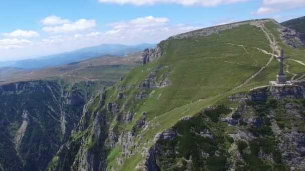 Aerial view of Heroes Cross on Caraiman Peak, Romania — Stock Video